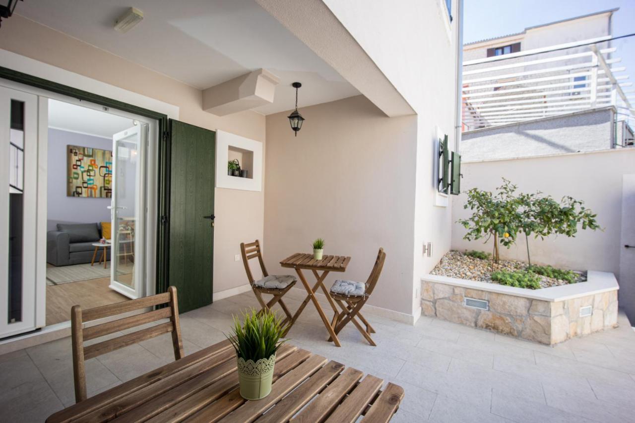 Zlatin Dvor - Apartments For 3, Terrace, Trogir Center, Beach At 5-Min, Bike Friendly Eksteriør billede